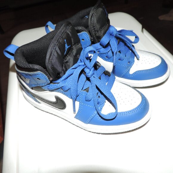 Nike Air Jordan 1 mid in game royal DQ8424-402  child size 10.5 - Picture 2 of 4